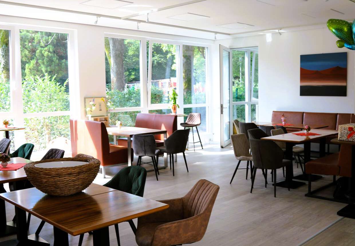 Stühle, Bänke, Tische