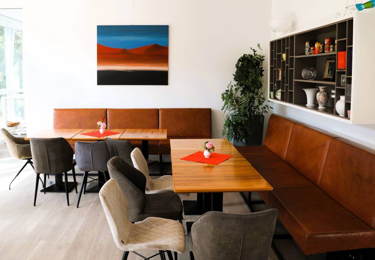 Tische, Bänke, Stühle